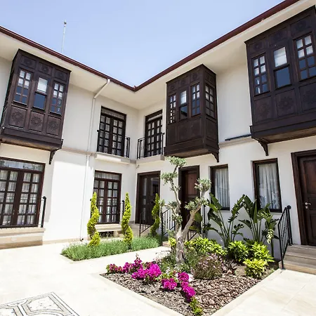 Отель Livia Garden